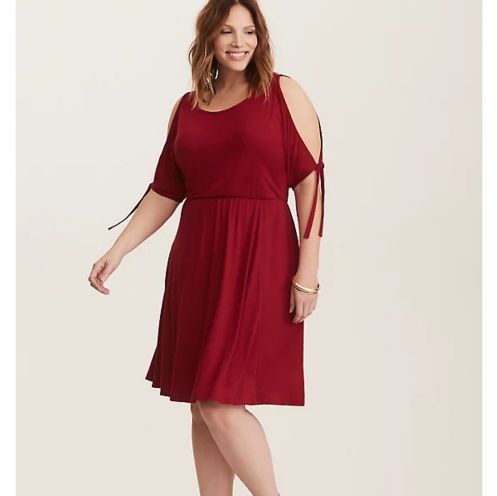 NWT Torrid Size 2 Plus Curvy Dark RED Burgundy COLD SHOULDER JERSEY SKATER DRESS